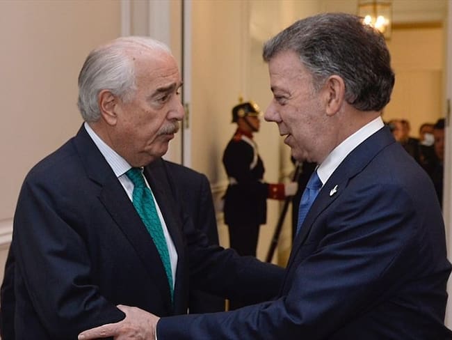 ¿Qué significa que el expresidente Juan Manuel Santos haya recusado al investigador Ricardo Ferro en la Comisión de Acusación? el expresidente respondió.. Foto: Colprensa