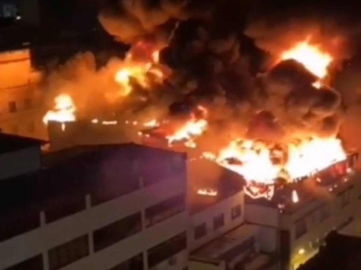 Gigantesco incendio consumió una bodega de calzado en el centro de Cali