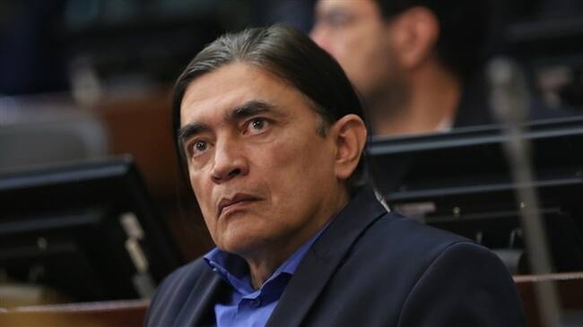 El senador Gustavo Bolívar dijo en Sigue La W que la alcaldesa de Bogotá “está metiendo en la misma bolsa a Uribe y a Petro”. . Foto: Colprensa - Camila Díaz