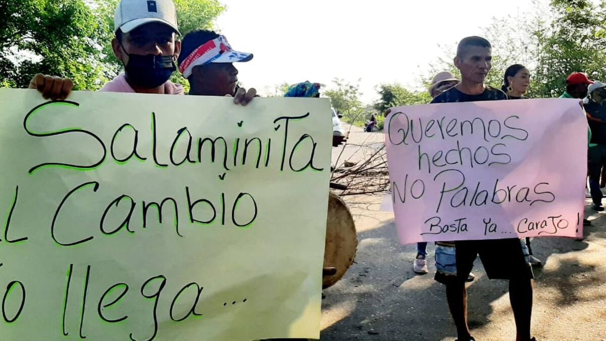 Habitantes de Salaminita, Magdalena, bloquean la vía para exigir al Estado mejorar su calidad de vida