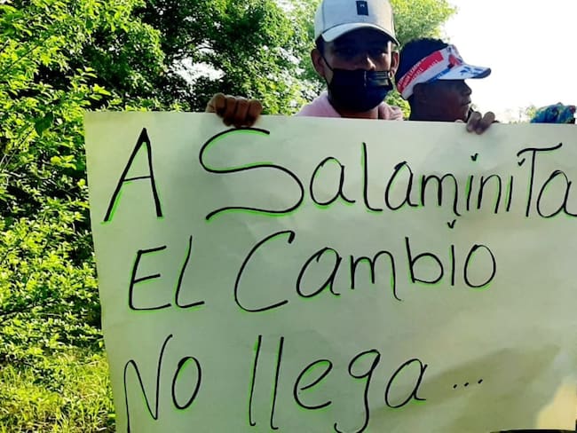 Habitantes de Salaminita, Magdalena bloquean la vía exigiendo al estado mejorar su calidad de vida