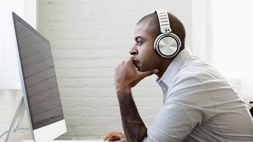 Así lo determinó una investigación "los efectos de la música sobre el rendimiento en el trabajo" hecho por siquiatras. . Foto: Getty Images