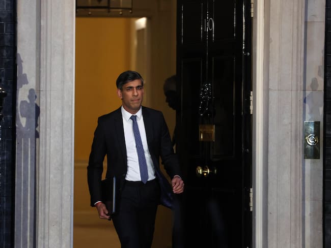 London (United Kingdom), 01/03/2024.- Britain&#039;s Prime Minister Rishi Sunak walks out to make a statement at Downing Street in London, Britain, 01 March 2024. The Prime Minister&#039;s address was billed as to touch on recent events, including in Parliament last week, recent elections and the need to protect democratic processes. (Elecciones, Reino Unido, Londres) EFE/EPA/NEIL HALL
