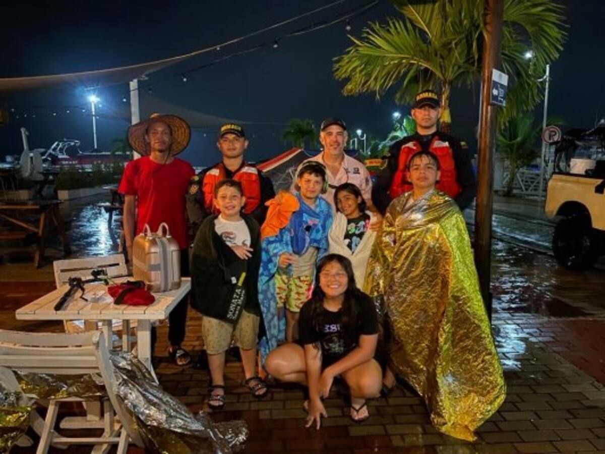 Armada asiste velero con trece personas a la deriva en área general de Santa Marta