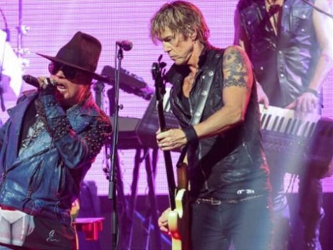 Axl Rose y Duff McKagan tocando juntos en Los Ángeles en 2014.. Foto: BBC Mundo