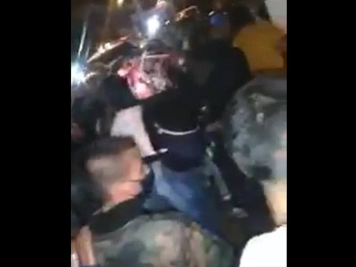 Rechazo por multitudinario sepelio con disparos en Popayán