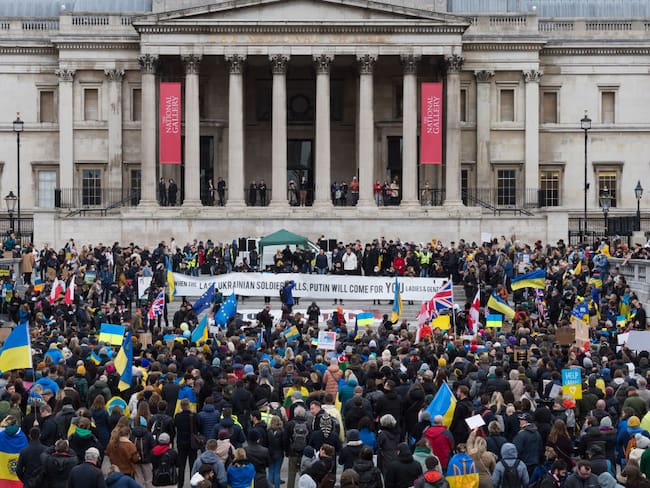 Ucranianos y sus partidarios se manifiestan en Trafalgar Square pidiendo al Gobierno británico que apoye a Ucrania(Photo credit should read Wiktor Szymanowicz/Future Publishing via Getty Images)
