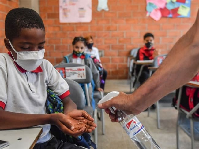Siguen las críticas sobre el regreso a clases: maestros y estudiantes piden garantías