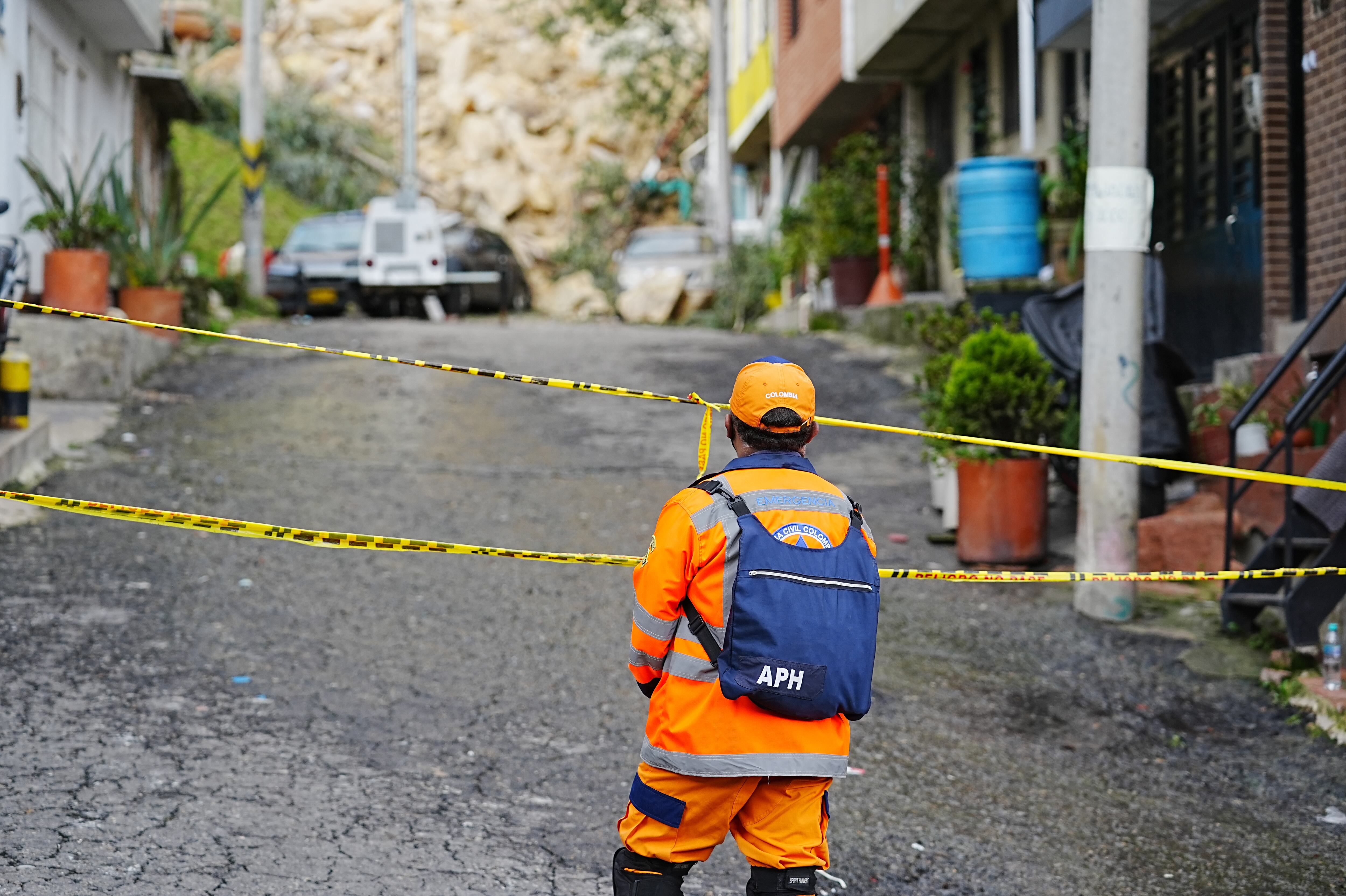 BOGOTA, COLOMBIA - 14 DE NOVIEMBRE: Las fuertes lluvias están dificultando los esfuerzos de los equipos de rescate y las autoridades en Bogotá. Ejemplo de calamidad. (Juancho Torres/Anadolu vía Getty Images)