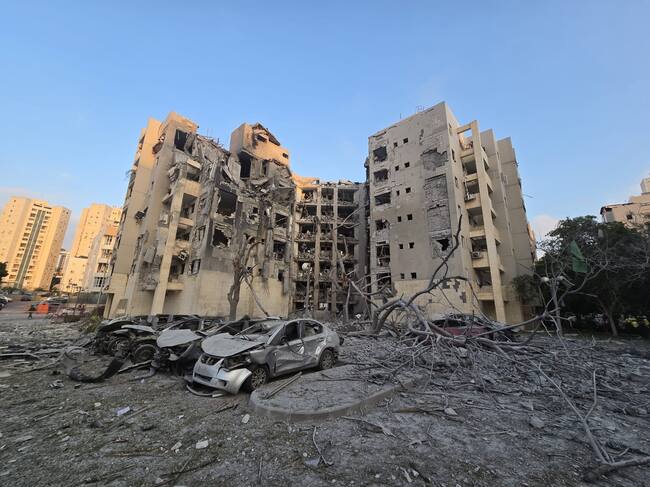 Irán lanzó un nuevo ataque sobre Israel tras el anuncio de Trump de un alto el fuego. Foto: EFE/ Servicio de Bomberos Y Rescate de Israel