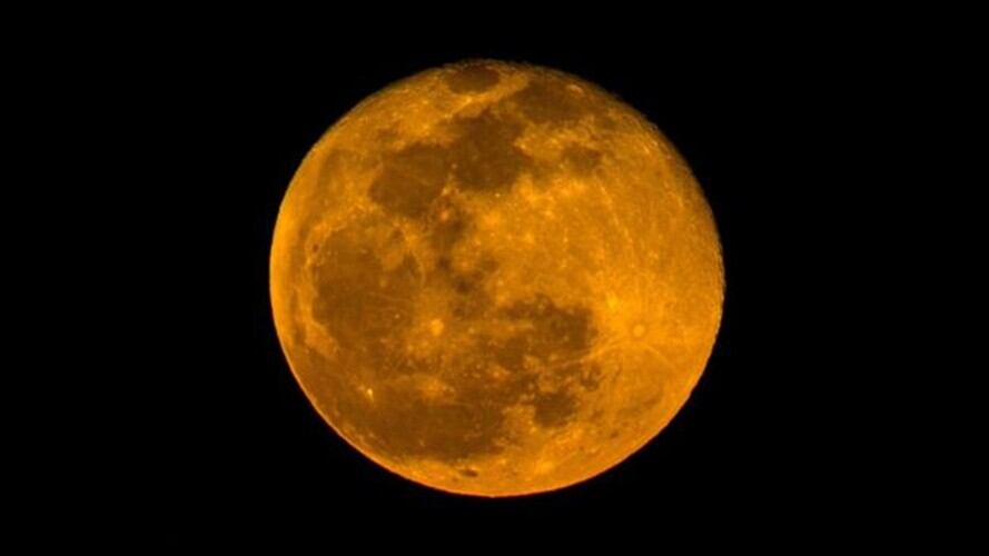 La Luna de fresa sólo ocurre una vez cada 50 años, aproximadamente. Foto: Getty Images / BBC Mundo