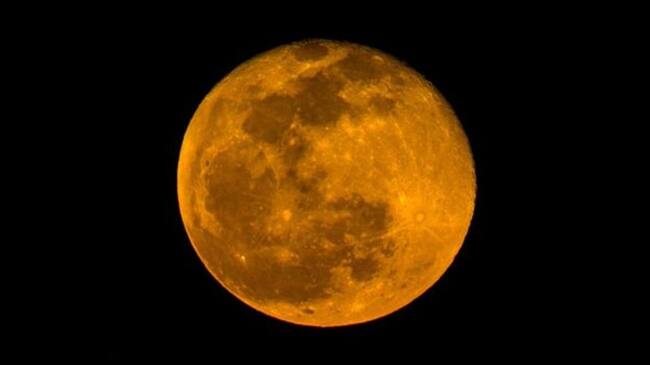 La Luna de fresa sólo ocurre una vez cada 50 años, aproximadamente. Foto: Getty Images / BBC Mundo
