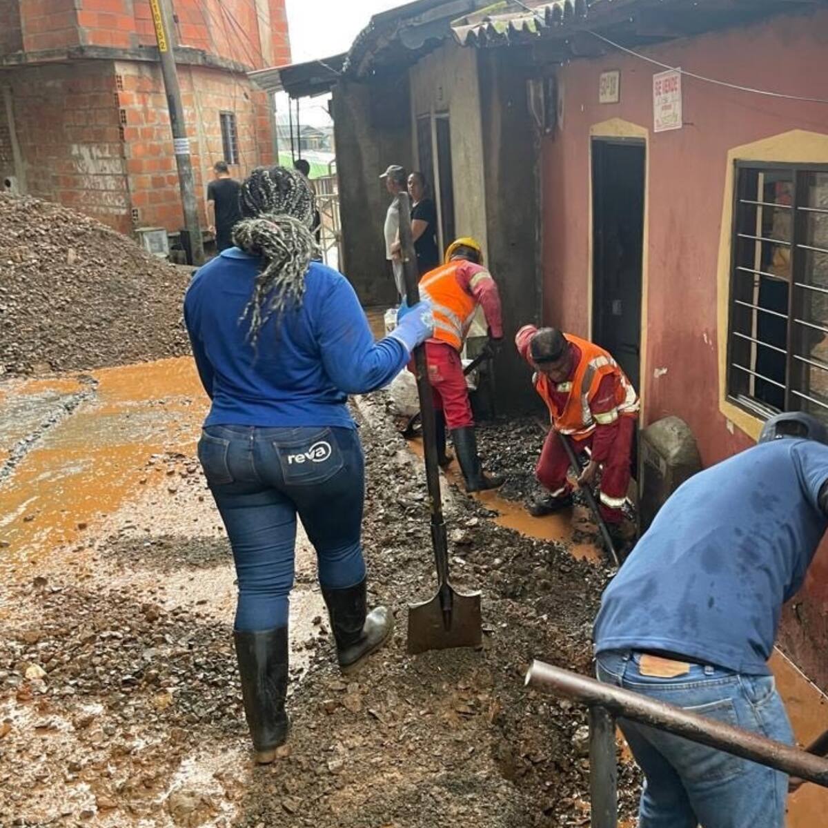 Lluvias en Cali causan deslizamientos e inundaciones