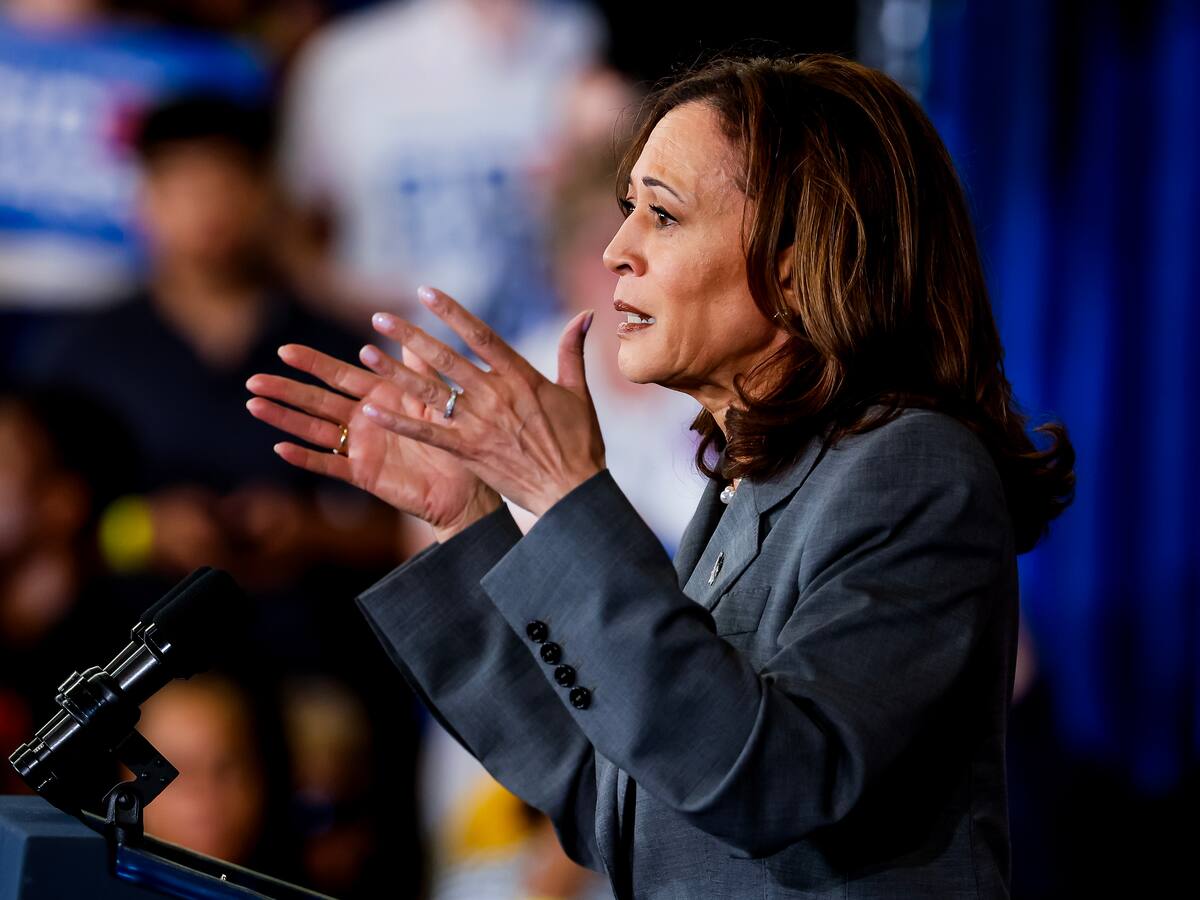 Los cuatro posibles candidatos a ser el “número dos” de Kamala Harris