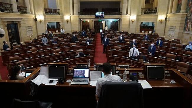 Congresistas independientes y de oposición rindieron informe sobre decretos de emergencia. Foto: Colprensa