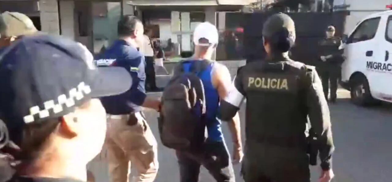 Expulsan de Colombia a ciudadano israelí por comportamientos agresivos. Foto: Migración Colombia.