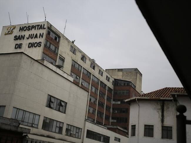 La alcaldesa Claudia López señaló que no entrará en "disputas inútiles sobre este hospital que lleva 20 años en ruinas". Foto: Colprensa / SERGIO ACERO