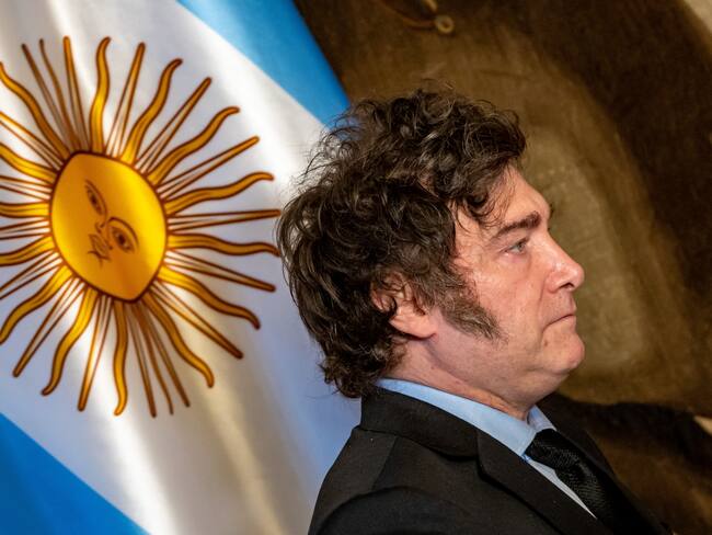 Prague (Czech Republic), 24/06/2024.- Argentina's President Javier Milei talks to media at a press conference after meeting with Czech President Petr Pavel (not pictured) at Prague Castle, in Prague, Czech Republic, 24 June 2024. Argentine President is on a visit to Czech Republic. (República Checa, Praga) EFE/EPA/MARTIN DIVISEK