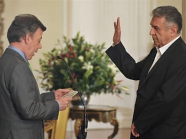 Luis Eduardo Garzón es posesionado como Ministro Consejero por el presidente Santos