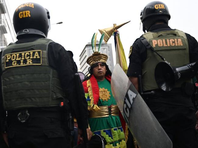 Manifestaciones en Lima-Perú, luego de la destitución de Pedro Castillo (Photo by ERNESTO BENAVIDES / AFP) (Photo by ERNESTO BENAVIDES/AFP via Getty Images)