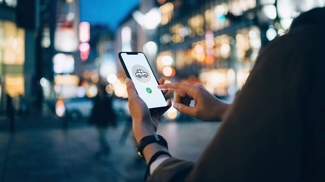 Ya está lista y radicada la ponencia para el proyecto que pretende reglamentar las plataformas como Uber, Didi, Beat, entre otras. Foto: Getty Images