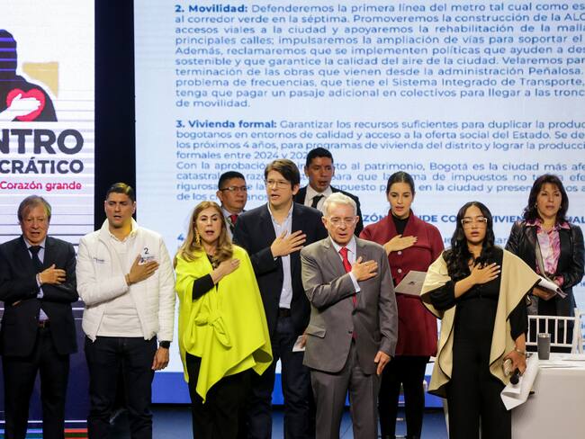 Bogotá. 10 de Agosto de 2023. El expresidente de la República Álvaro Uribe Vélez presidió el evento de presentación de los candidatos a la lista del Concejo de Bogotá por su partido, Centro Democrático, en el teatro Astor Plaza. (Colprensa - Mariano Vimos)