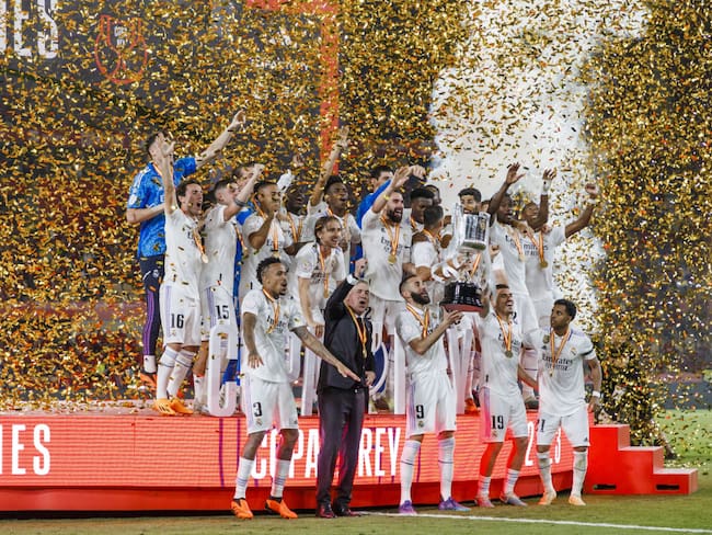 SEVILLA, SPAIN - MAY 07: Players of Real Madrid pose for a team photo after winning the Copa del Rey final soccer match between Real Madrid and Osasuna at the La Cartuja Stadium in Sevilla, Spain on May 07, 2023. (Photo by Pablo Garcia Sacristan/Anadolu Agency via Getty Images)
