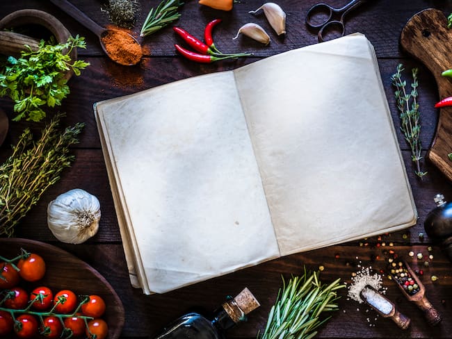 ‘De nuestra mesa a la suya: cocina fusión’, el libro de recetas que cuenta historias a través de la comida