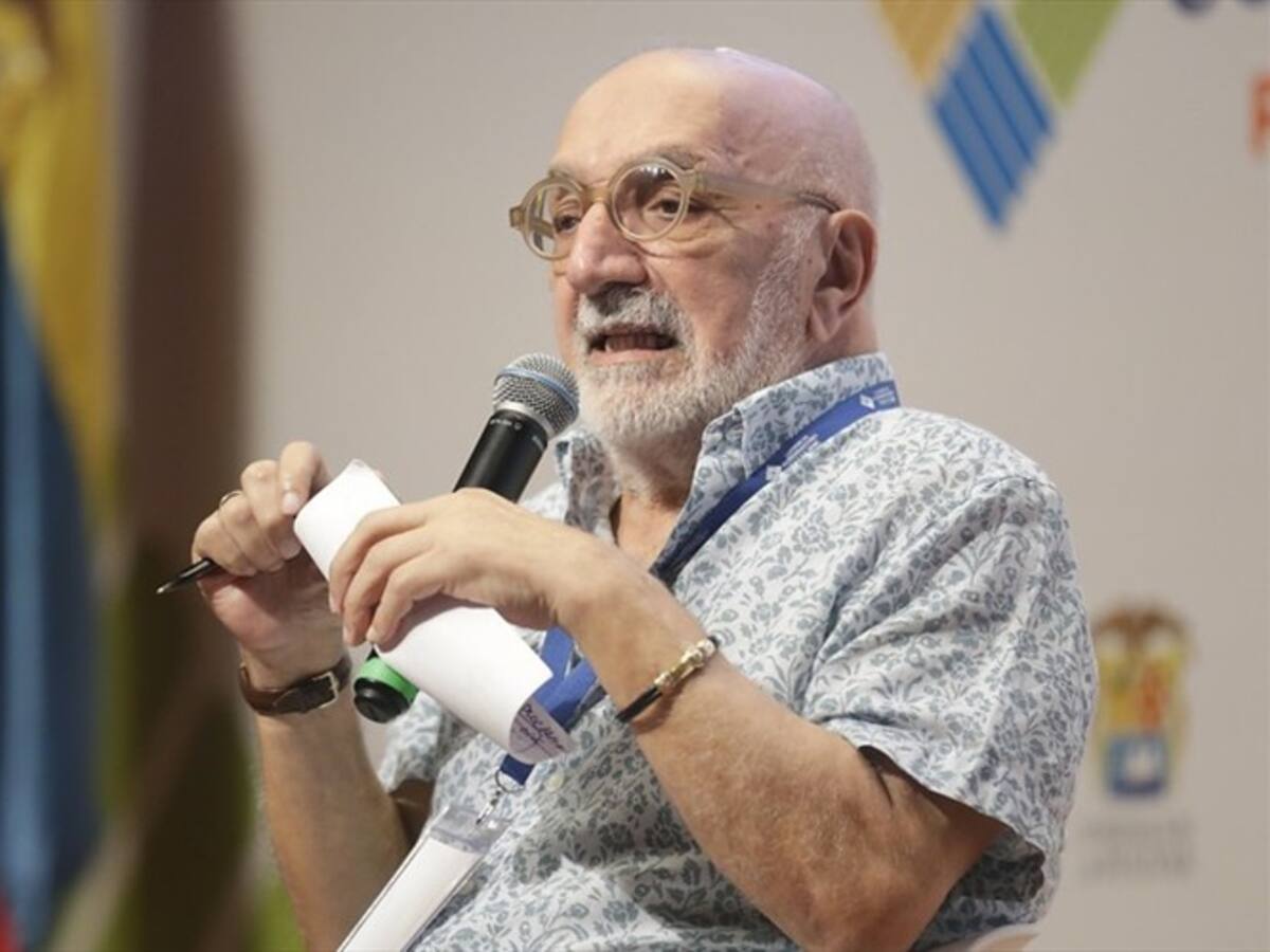 En Colombia no hay institución o área que no haya caído en la corrupción: Juan Gossaín