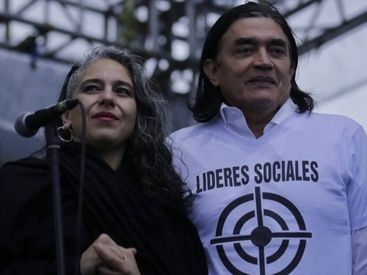 Hacer campaña con sueldo y carros del Estado es ventajoso: Gustavo Bolívar a María Pizarro