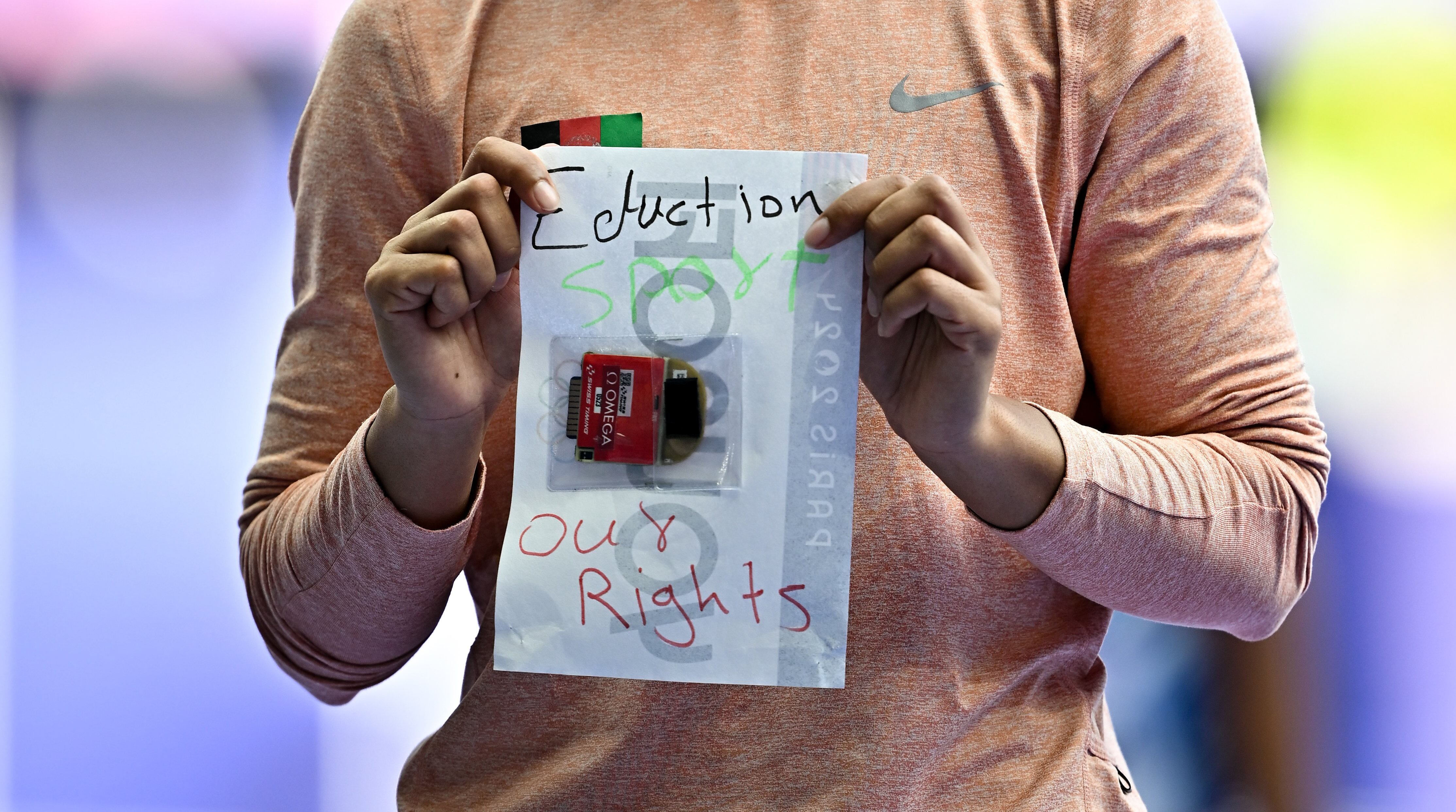 París , Francia - 2 de Agosto 2024; Kimia Yousofi da un mensaje en la preliminar de los juegos olímpicos. foto: Sam Barnes/Sportsfile via Getty Images