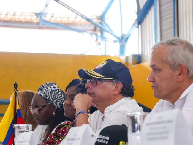 Presidente Gustavo Petro y su equipo de Gobierno en Guapi, Cauca. Crédito: Presidencia de Colombia.