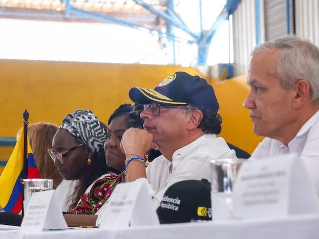 Presidente Gustavo Petro y su equipo de Gobierno en Guapi, Cauca. Crédito: Presidencia de Colombia.