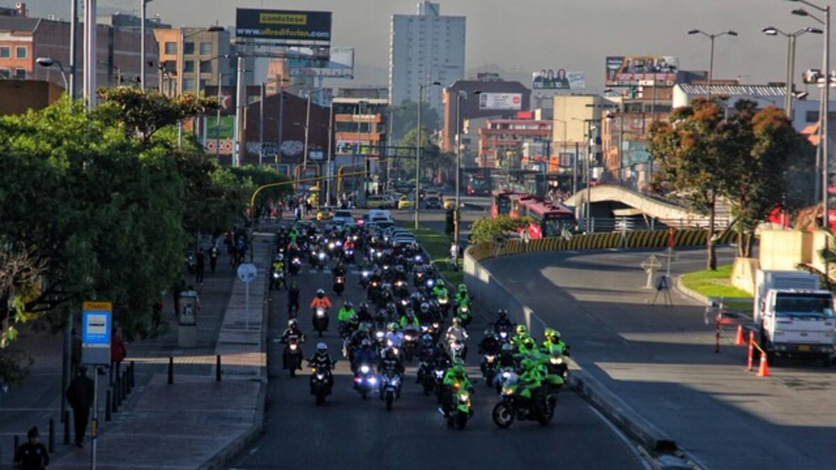Listo borrador del decreto para restricción de parrillero en moto en Bogotá: arrancaría el 14 de abril
