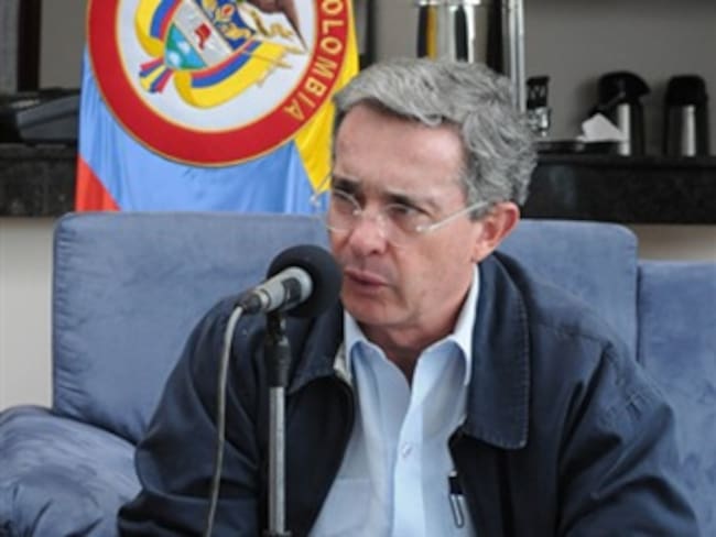 Presidente Uribe pide estar &#039;guardia en alto&#039; para no permitir terrorismo en elecciones