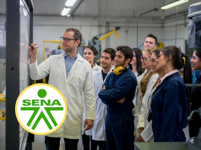 Profesor dando clase a estudiantes de ingeniería. En el círculo, logo del SENA (Fotos vía GettyImages y redes sociales)