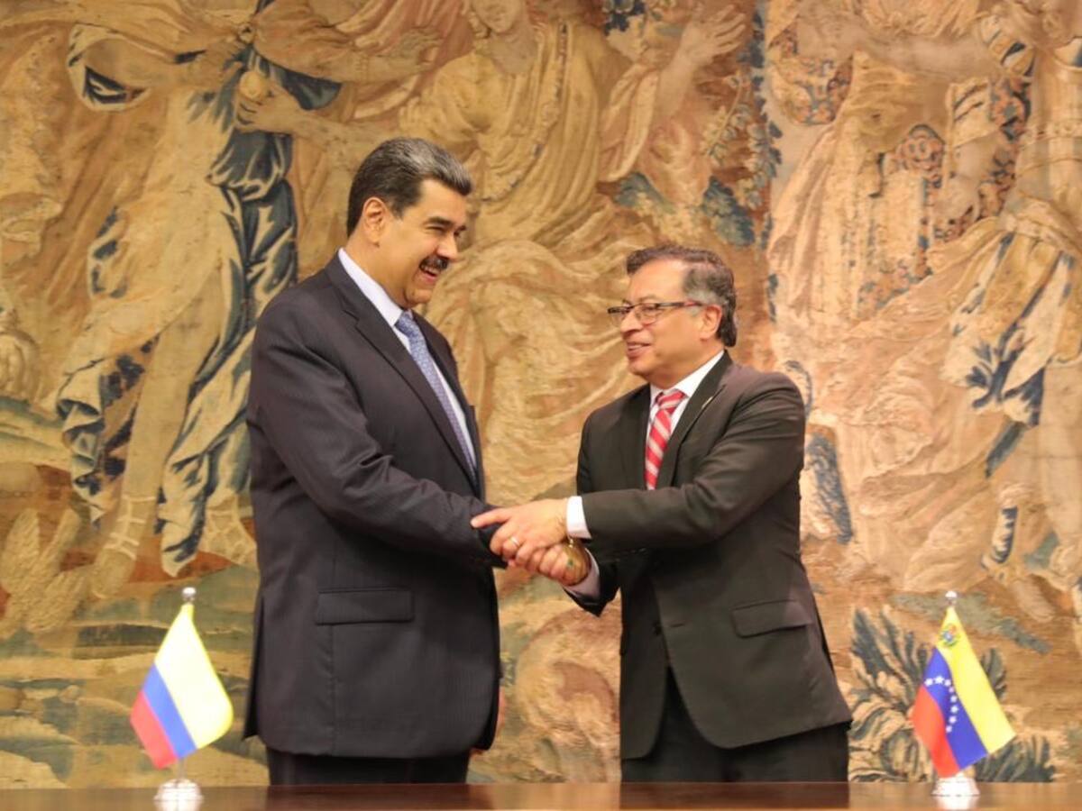 Al Oído: ¿Qué novela inventará Bolívar a Petro para seguir justificando al tirano Maduro?