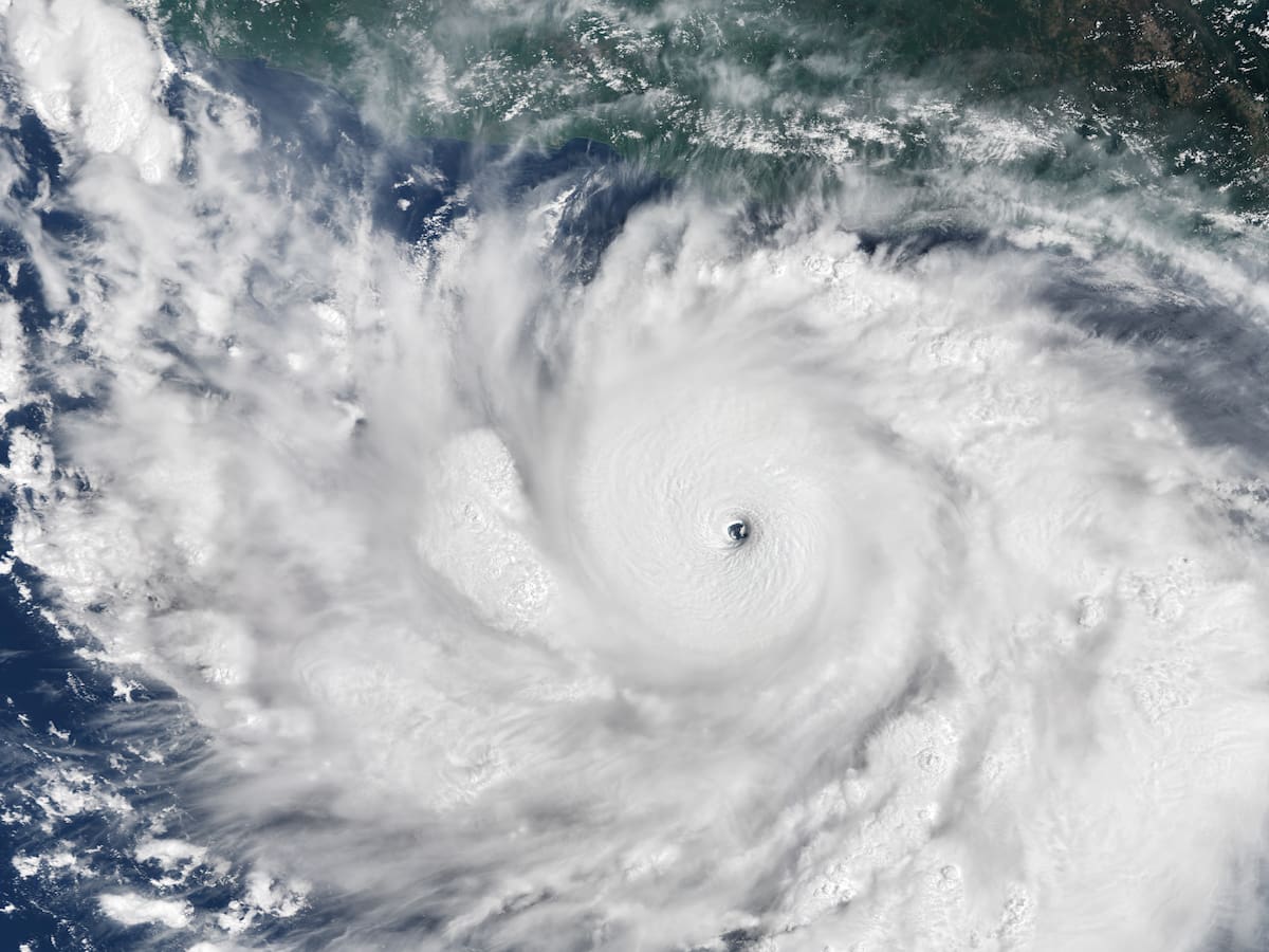El noroeste de México en alerta ante el inminente ingreso a tierra del huracán Polo