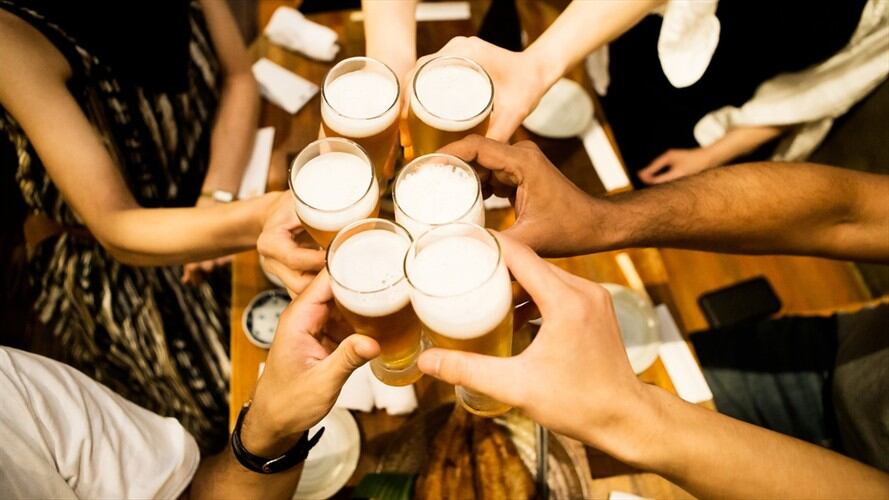 ¿Qué tan viable es la reapertura del sector de la amistad durante la cuarentena? . Foto: Getty Images