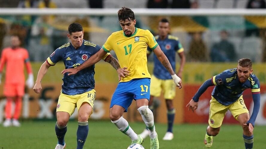 Futbolista colombiano James Rodríguez y brasileño Lucas Paquetá. Foto: Alexandre Schneider/Getty Images