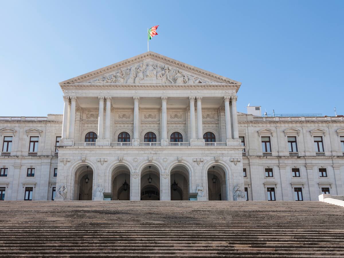 Parlamento de Portugal rechazó la moción de confianza del gobierno de centroderecha