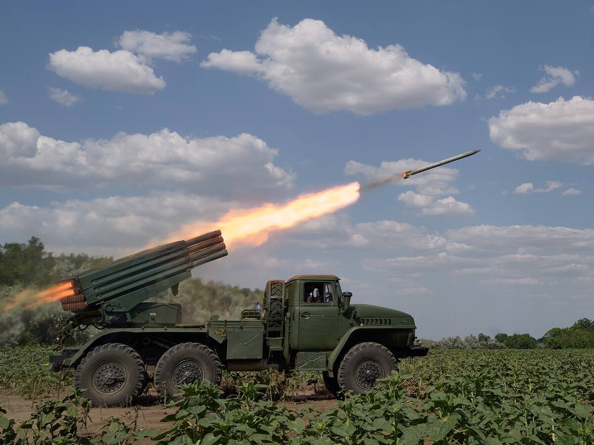 Misil interrumpe informe en vivo de periodista de W en Ucrania