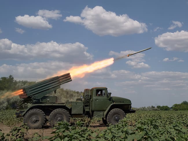 Saliendo artillería: misil interrumpe informe en vivo de periodista de W en Ucrania