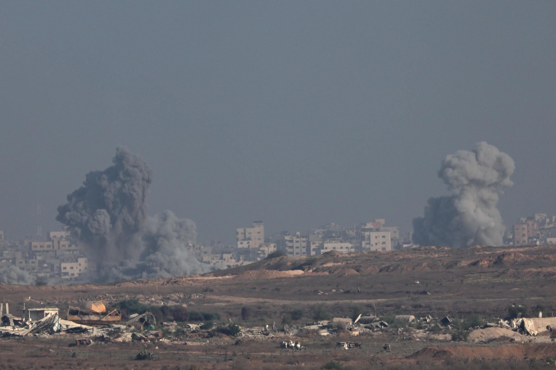 Bombardeo en Gaza. Foto: EFE/EPA/ATEF SAFADI