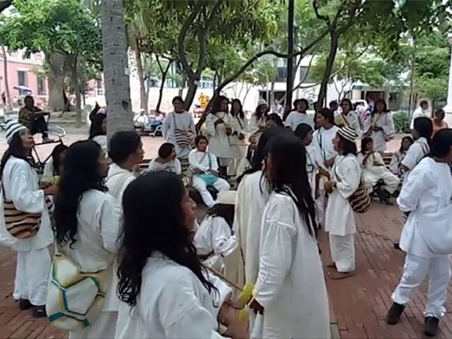 Indígenas kogui mantienen protesta en el centro histórico de Santa Marta. Foto: Ian Farouk Simmonds