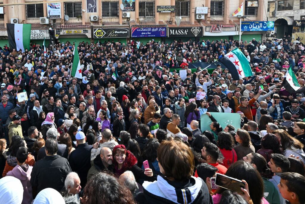 Ciudadanos sirios celebrando la derrota de Al Asad. I Foto: LOUAI BESHARA/AFP via Getty Images.