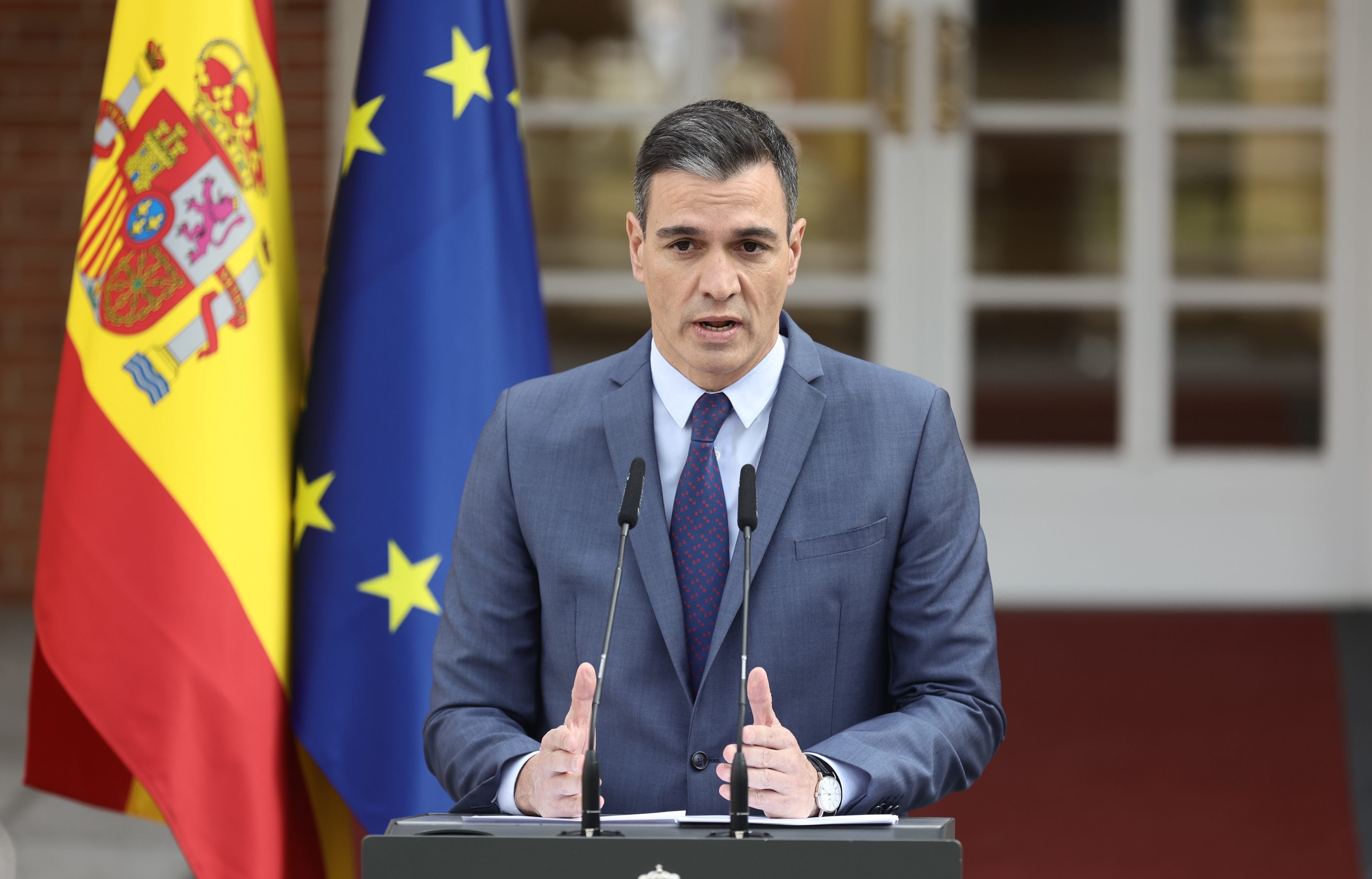 MADRID, SPAIN - FEBRUARY 24: The President of the Government, Pedro Sanchez, makes an institutional statement on the situation in Ukraine from La Moncloa Palace, on 24 February, 2022 in Madrid, Spain. The Prime Minister is traveling to Brussels this afternoon to attend an extraordinary summit of European leaders to discuss a joint response to the Russian attack on Ukraine. The statement comes after the meeting of the National Security Council chaired by King Felipe VI from La Zarzuela Palace to analyze the situation in Ukraine following the Russian attack. (Photo By EUROPA PRESS/E. Parra. POOL via Getty Images)
