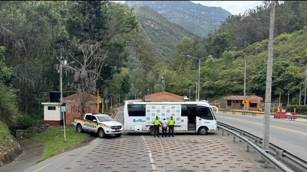 Descubren más de 200 paquetes de cocaína en buseta que se movilizaba en la vía Bogotá- Villavicencio