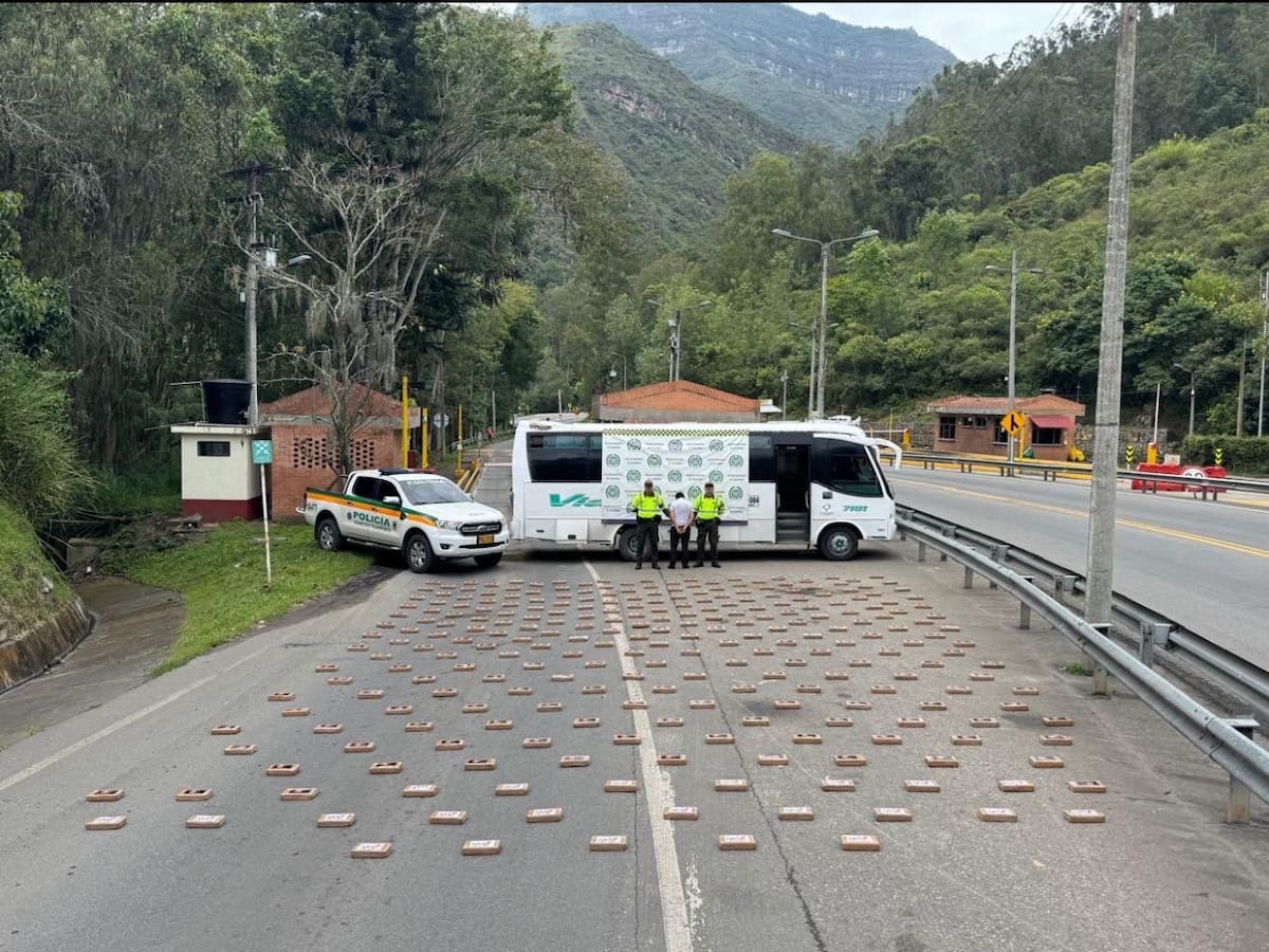 Descubren más de 200 paquetes de cocaína en buseta que se movilizaba en la vía Bogotá- Villavicencio