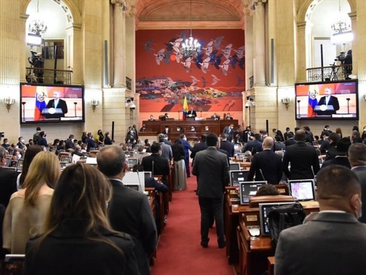 Senador retirará proyecto de ley que crearía bonificación extra para congresistas